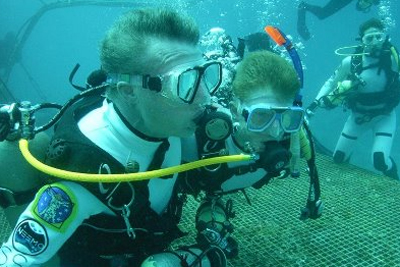 aquanauts diving around the Aquarius habitat
