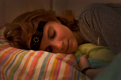 student sleeps with headband sensor