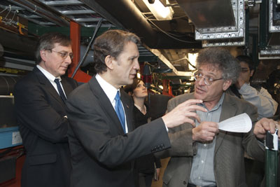 Gubernatorial candidate Rick Lazio visits the Cornell synchrotron March 22. From left: Provost Kent Fuchs, Lazio, and Sol Gruner, director of Cornell High-Energy Synchrotron Source.