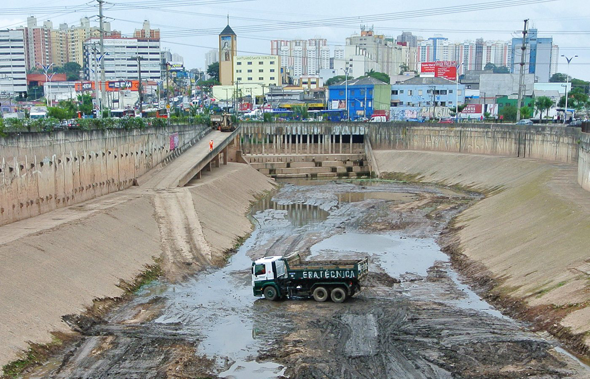 Sao Paulo dump truck