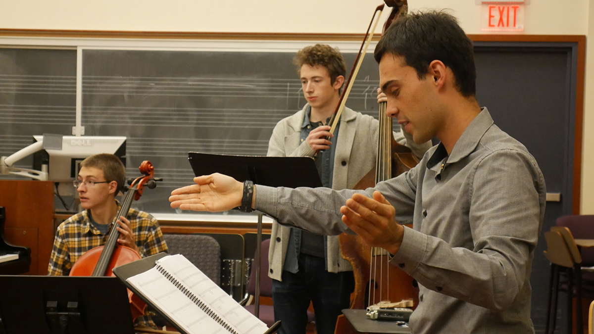 Patrick Braga conducting