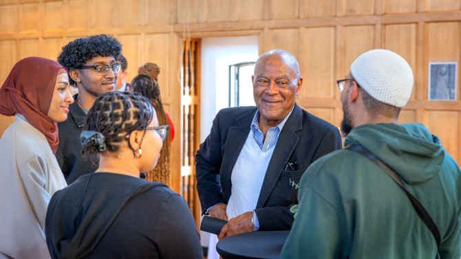 Students speak with Cornell Trustee Emeritus Thomas W. Jones ’69, MRP ’72, who endowed the Perkins Prize in 1994.