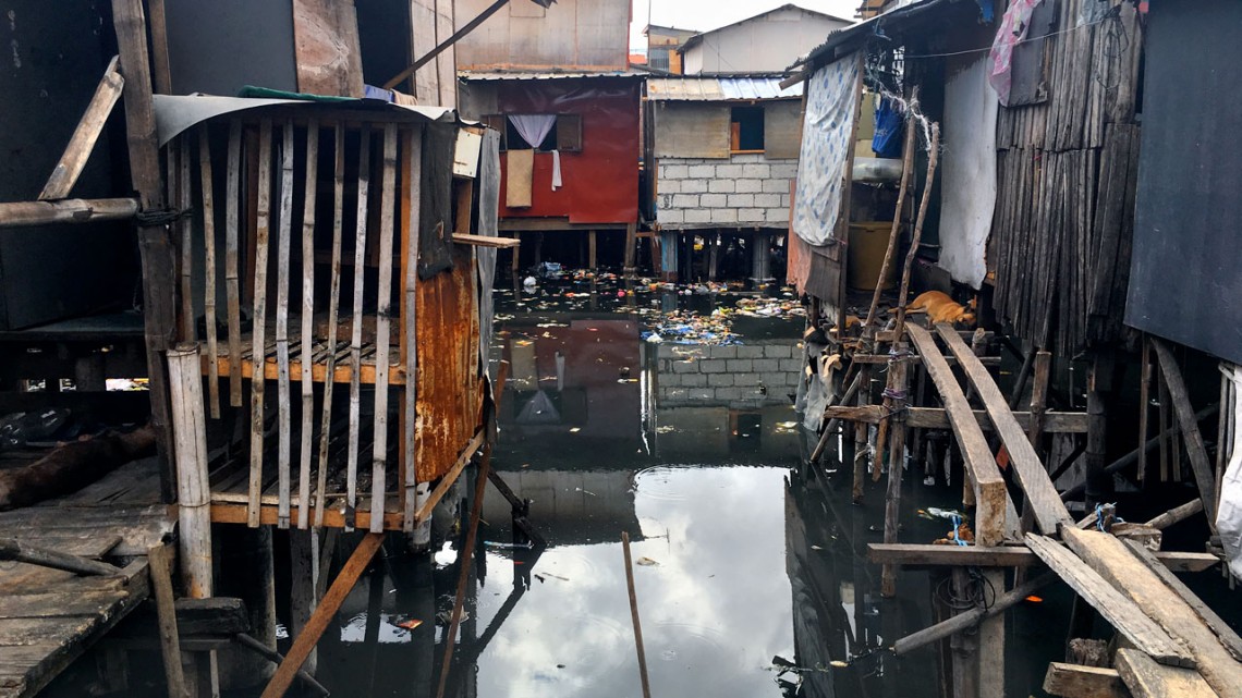 Philippines homes in flooding area