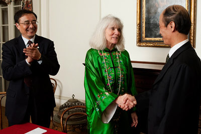 Anne Kenney shakes hands with Xue Fangyu