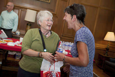 Cindy Glanville receives award