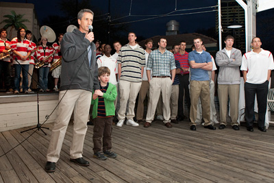 coach addresses alumni