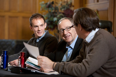 Skorton speaks with students