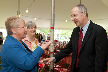 David Skorton chat with retiring staff