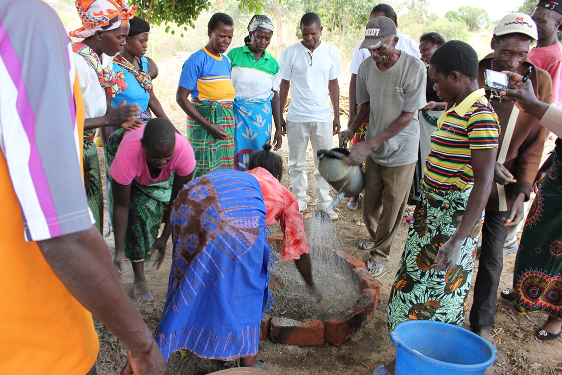 Compost demonstration in Dedza region